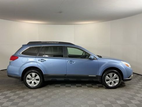 Used 2010 Subaru Outback 2.5i Premium AWD/4WD image 4