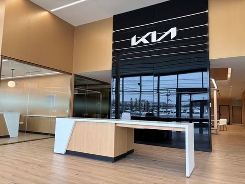 Used 2023 Kia Sportage EX image 4