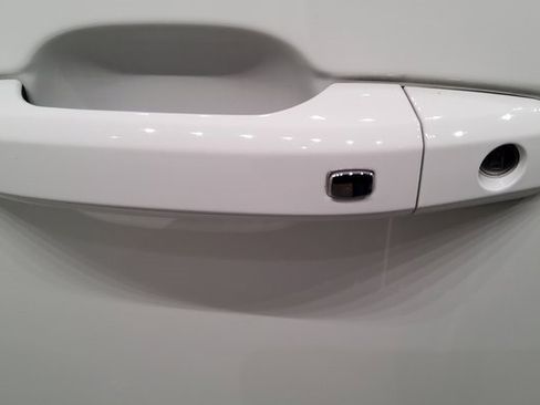 Used 2024 Chevrolet Colorado LT w/ LT Convenience Package III image 16