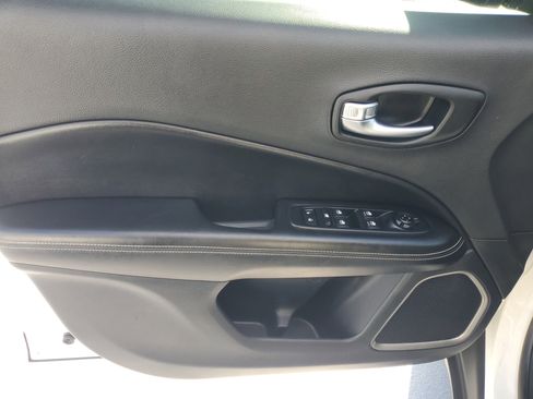 Used 2021 Jeep Compass Latitude FWD image 18