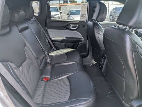 Used 2025 Jeep Compass Latitude w/ Sun & Sound Group AWD/4WD image 29