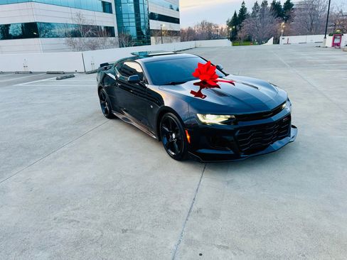 Used 2017 Chevrolet Camaro SS image 1