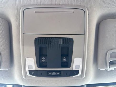 Used 2025 Honda Pilot Touring image 24