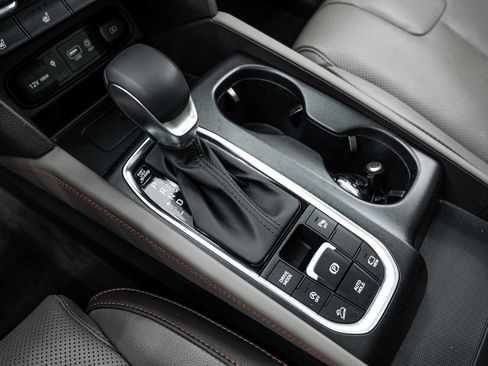 Used 2020 Hyundai Santa Fe Limited AWD/4WD image 19