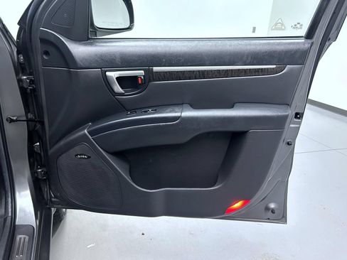 Used 2009 Hyundai Santa Fe Limited FWD image 16