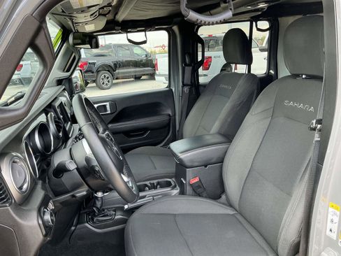 Used 2018 Jeep Wrangler Unlimited Sahara image 10