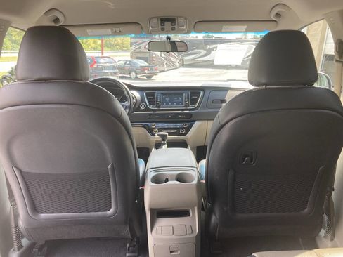 Used 2019 Kia Sedona EX image 41