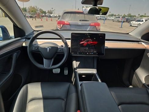 Used 2023 Tesla Model Y Performance image 8