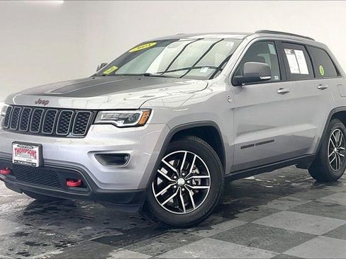 Used 2018 Jeep Grand Cherokee Trailhawk w/ Trailhawk Luxury Group AWD/4WD image 12