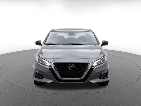 Used 2025 Nissan Altima 2.5 SV FWD image 2