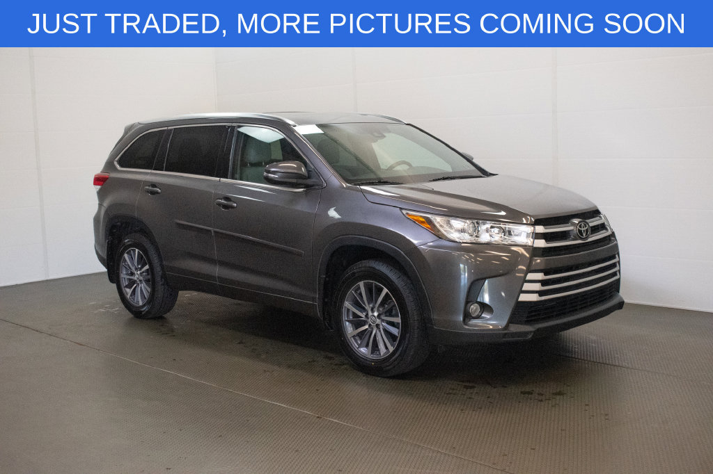 Used 2017 Toyota Highlander XLE AWD/4WD image 1