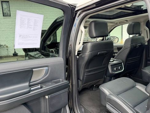 Used 2025 Ford Expedition Max Platinum image 17