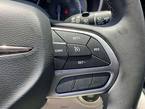Used 2023 Chrysler Voyager LX FWD image 9