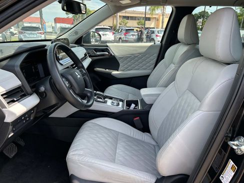 Used 2023 Mitsubishi Outlander SEL image 16