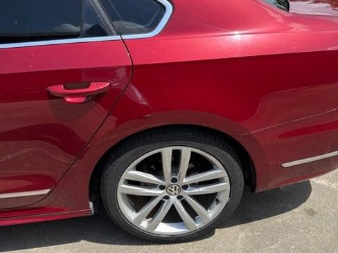 Used 2017 Volkswagen Passat 1.8T R-Line FWD image 12