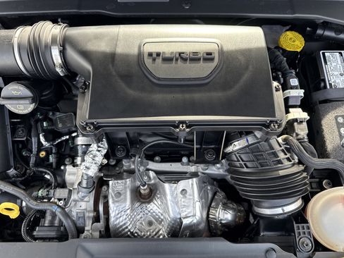 Used 2024 Jeep Compass Latitude w/ Altitude Special Edition image 31