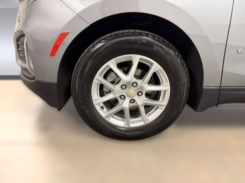 Used 2023 Chevrolet Equinox LT FWD image 12