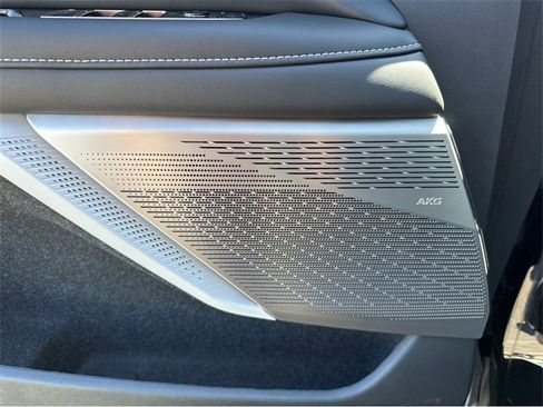 New 2025 Cadillac Optiq Luxury 1 image 30