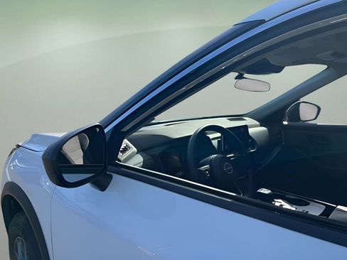 Used 2022 Nissan Rogue S FWD image 25