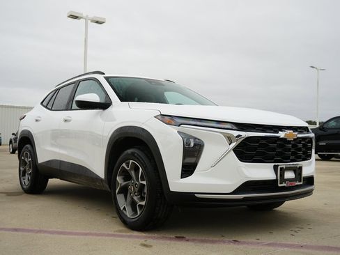 New 2026 Chevrolet Trax LT w/ Sunroof Package image 3