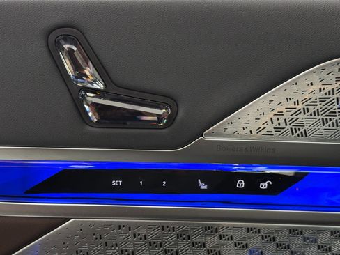 Used 2023 BMW i7 xDrive60 image 13