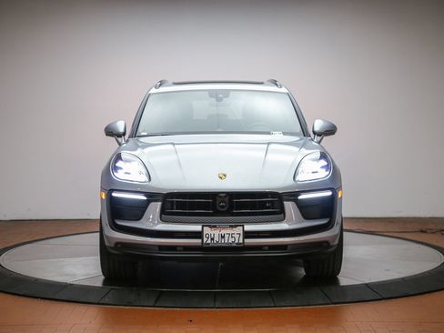 Certified 2026 Porsche Macan AWD/4WD image 10