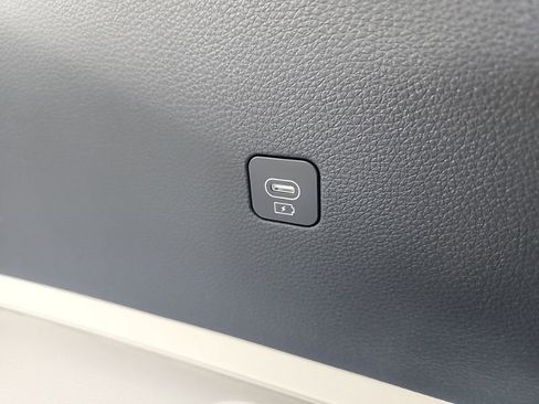 New 2026 Kia Carnival EX FWD image 24