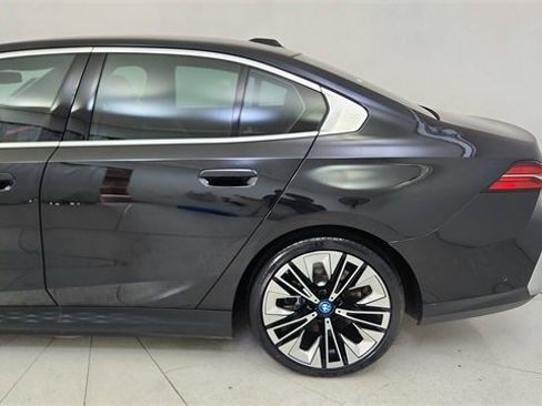 Used 2024 BMW i5 eDrive40i w/ Premium Package image 10