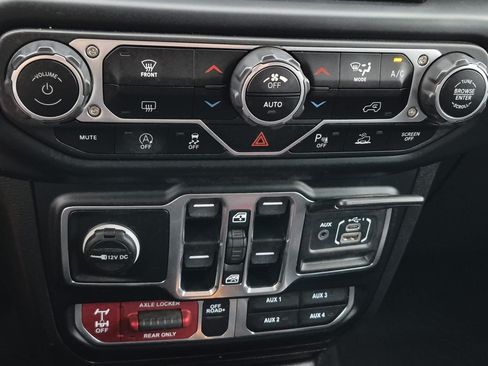 Used 2023 Jeep Gladiator Mojave w/ LED Lighting Group AWD/4WD image 29