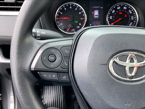 Used 2022 Toyota RAV4 XLE image 24