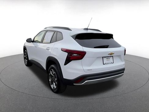 Used 2025 Chevrolet Trax LT image 11