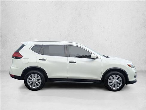 Used 2017 Nissan Rogue S image 4