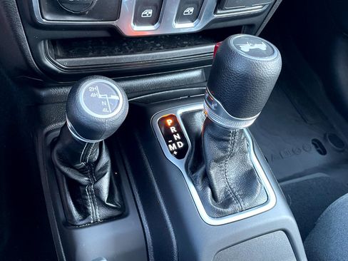 Used 2025 Jeep Wrangler Sport AWD/4WD image 18