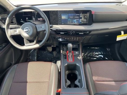 New 2025 Nissan Kicks SR image 6