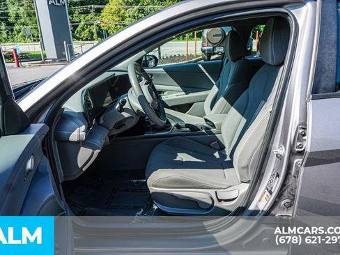 Used 2024 Hyundai Elantra SEL FWD image 18