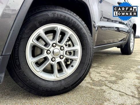 Used 2020 Jeep Grand Cherokee Laredo image 2