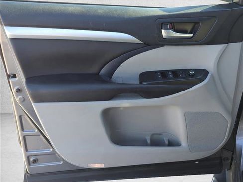 Used 2018 Toyota Highlander XLE image 7