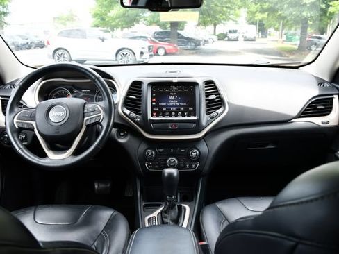 Used 2017 Jeep Cherokee Limited FWD image 20