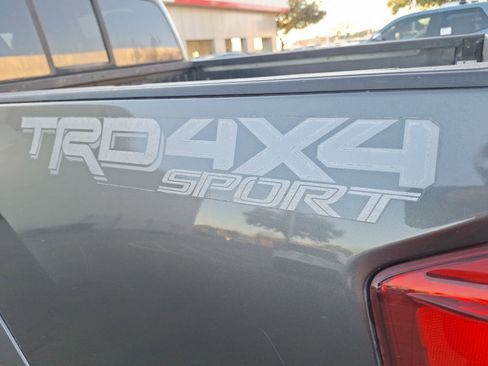 Used 2016 Toyota Tacoma TRD Sport w/ Towing Package image 11