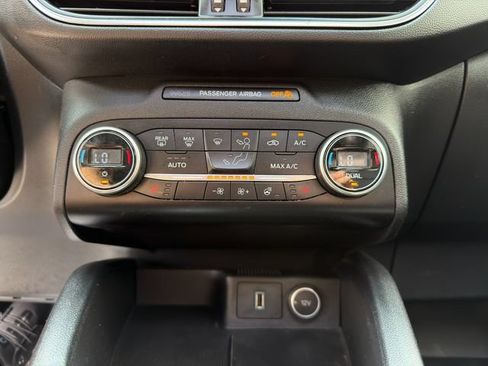 Used 2020 Ford Escape Titanium AWD/4WD image 39
