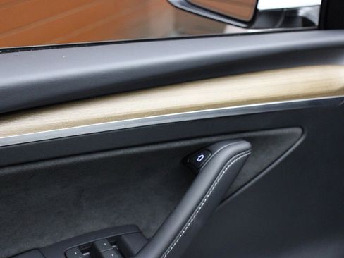 Used 2023 Tesla Model Y Long Range image 33