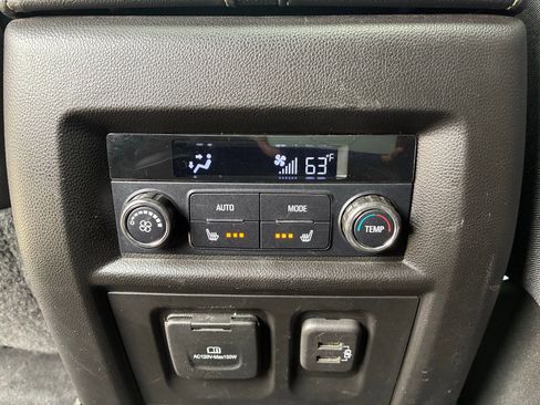 Used 2023 Chevrolet Traverse Premier image 4