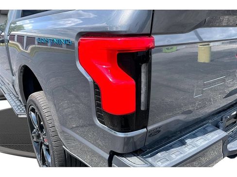 Used 2022 Ford F150 Lightning XLT AWD/4WD image 36