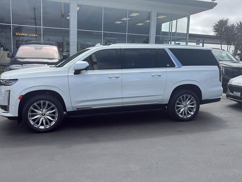 Used 2022 Cadillac Escalade ESV Premium Luxury AWD/4WD image 4