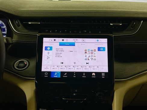 Used 2023 Jeep Grand Cherokee Limited image 21