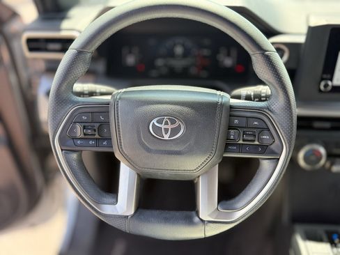 Used 2025 Toyota 4Runner SR5 RWD image 33