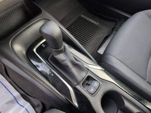 Used 2020 Toyota Corolla LE image 25