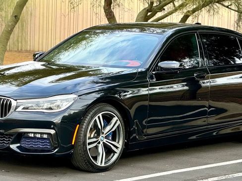 Used 2018 BMW 750i image 3