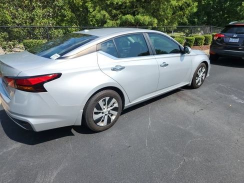 Used 2020 Nissan Altima 2.5 S FWD image 12