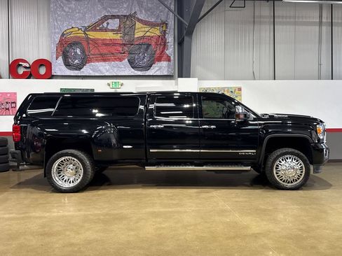 Used 2019 GMC Sierra 3500 Denali w/ Duramax Plus Package AWD/4WD image 3